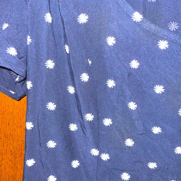 Old Navy short blue dress with daisy pattern in polyester - Picture 8 of 9